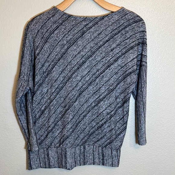 Green Envelope Gray Sweater - Picture 5 of 10